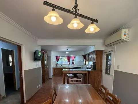 Casa 5 ambientes con 4 baños