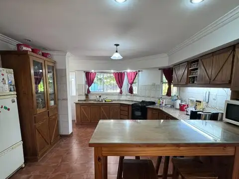 Casa en Venta con 3 cocheras