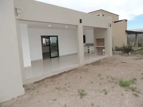 Casa en Venta con 3 cocheras