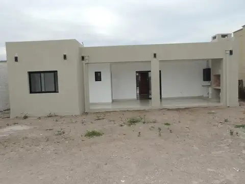 Casa 3 ambientes con 2 baños