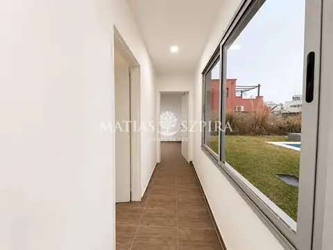 Casa en Alquiler con 2 cocheras