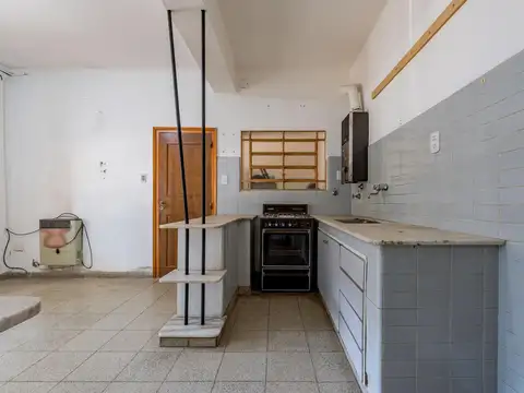 Casa 6 ambientes con 2 baños