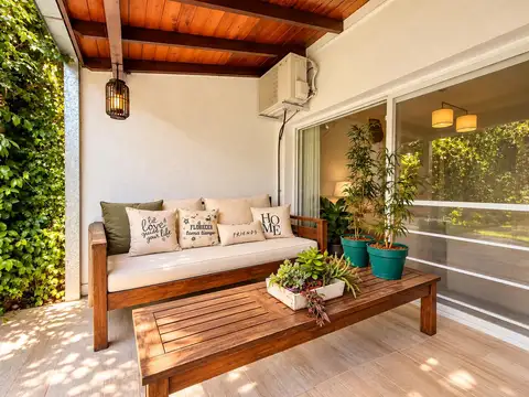 Casa en venta con pileta en el bajo de San Isidro