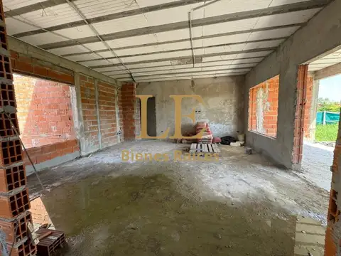 Casa en Venta con 4 cocheras