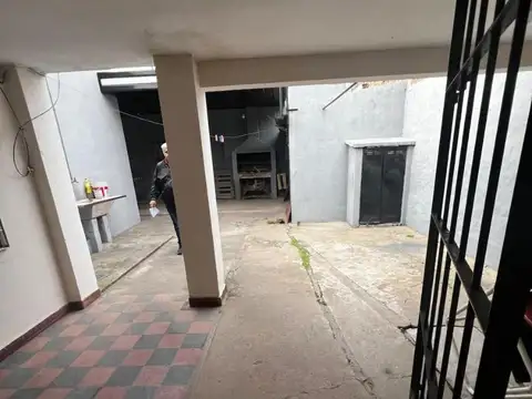 Casa en Venta con 3 cocheras