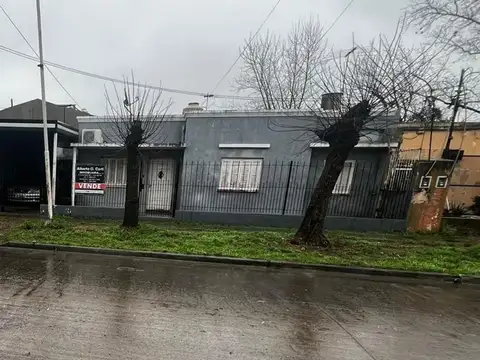 2 DEPARTAMENTOS Y LOCALES EN ESQUINA