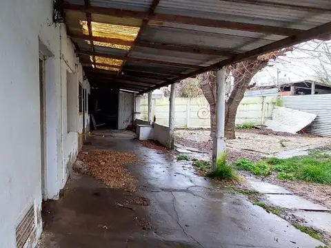 CASA 3 AMB + LOCAL EN VENTA EN PIRÁN CON PARQUE