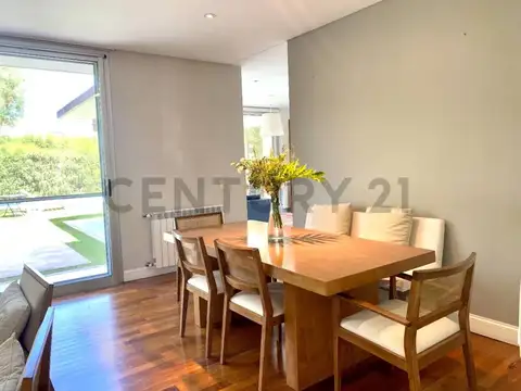Casa 5 ambientes con 4 baños