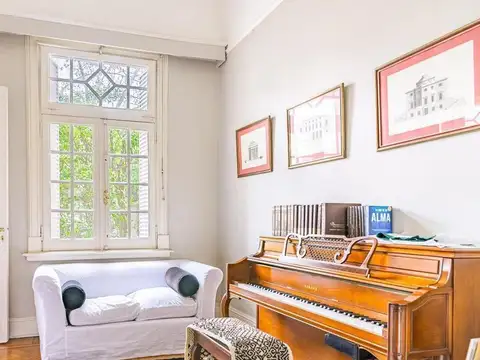 Exclusiva Casa 4 Plantas de Estilo 850 m² C/jardín y Pileta