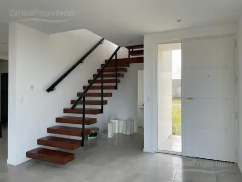 Casa 4 ambientes con 3 baños