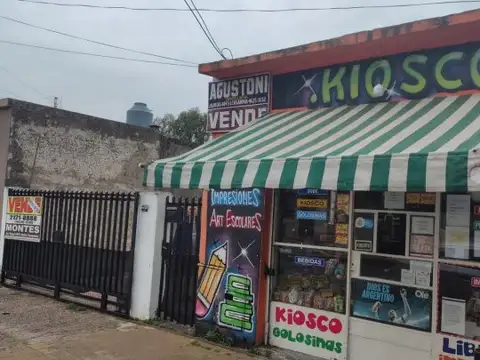 Casa 4 ambientes con Local Comercial - Venta