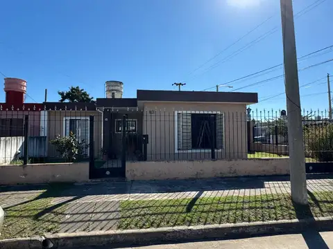 Venta Casa de 2 Dormitorios en Esquina MARQUES