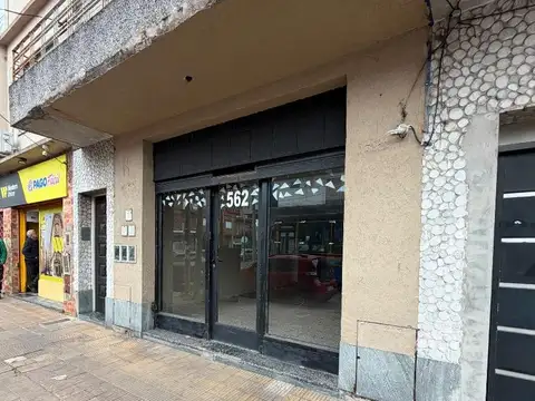 Local en Alquiler en Villa Luzuriaga, $ 700.000