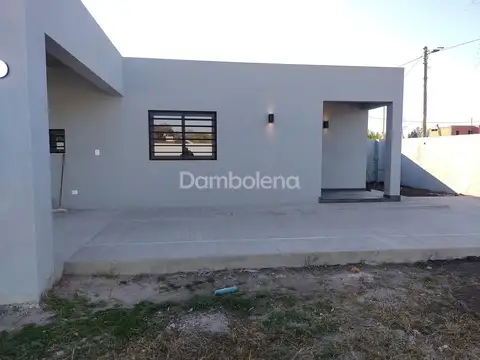 Casa 3 ambientes con 1 baño