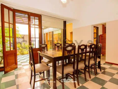 Venta Casa de 4 dormitorios con patio y cochera en Centro, Rosario