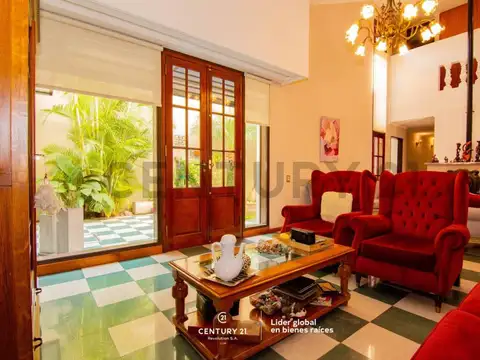 Venta Casa de 4 dormitorios con patio y cochera en Centro, Rosario