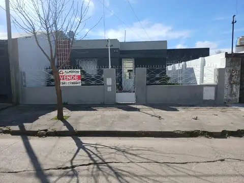 Venta | Casa | 2 Dormitorios | Apta crédito hipotecario | Capitán Bermúdez | Barrio Centro
