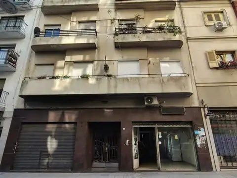 LOCAL EN VENTA EN SAN TELMO CON SOTANO Y LAVADERO