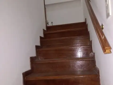 NUEVO VALOR Casa de 6 amb. con cochera en venta