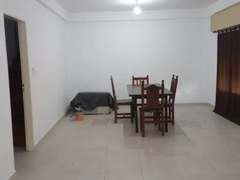 Casa 6 ambientes con 2 baños