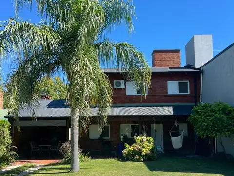 Casa en Venta con 2 cocheras