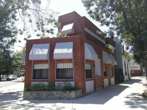 Casa de 5 Ambientes con Cochera Doble Patio y Terraza