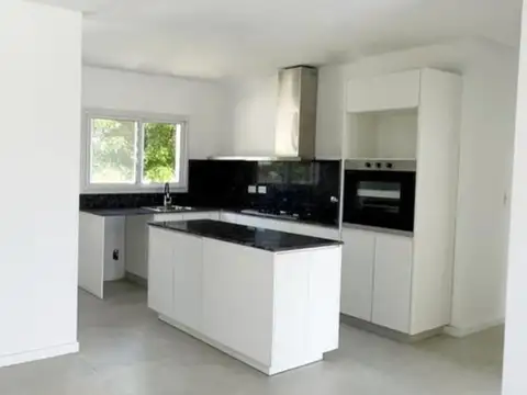 Casa en Venta con 4 cocheras