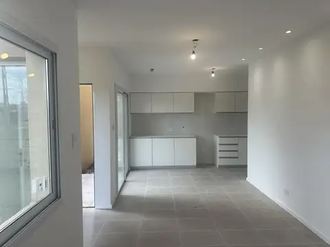 Casa 4 ambientes con 1 baño