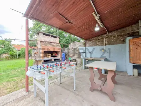 CASA 2 DORMITORIOS, COMODIN, PATIO VERDE