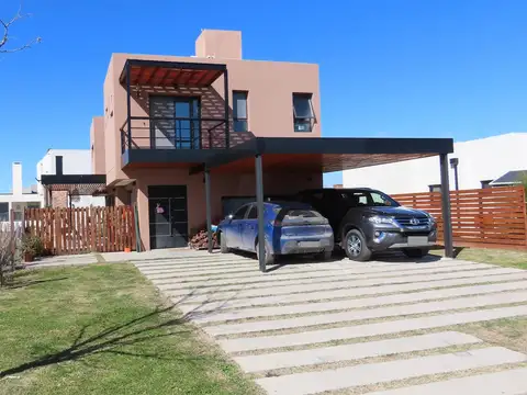 Casa en Venta y Alquiler 5 ambientes Barrio Santa Isabel 2