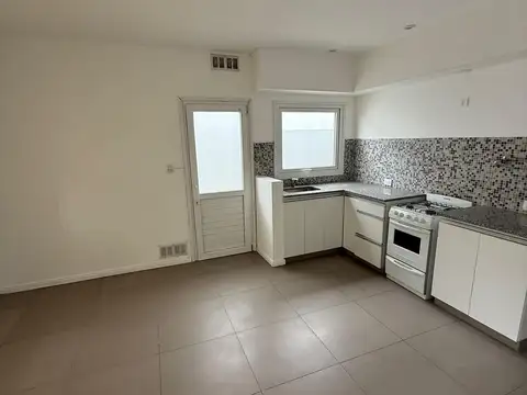 Casa 5 ambientes con 1 baño