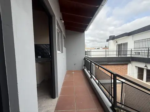 Depto Tipo Casa en Alquiler en Villa Ballester, $ 520.000