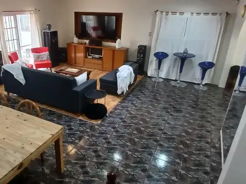 Casa 3 ambientes con 2 baños