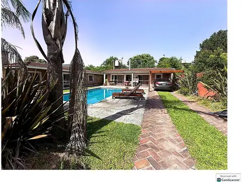 Casa en Venta con 2 cocheras