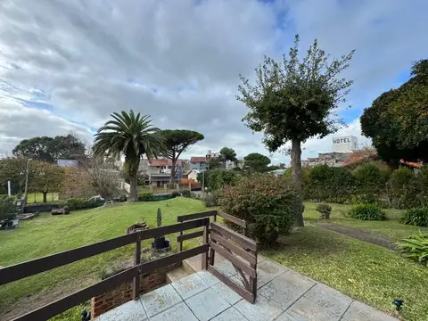 Casa en Alquiler con 2 cocheras