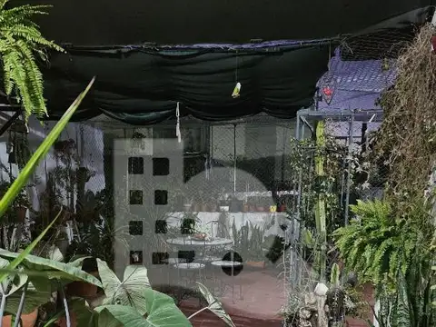 Casa 6 ambientes con 2 baños