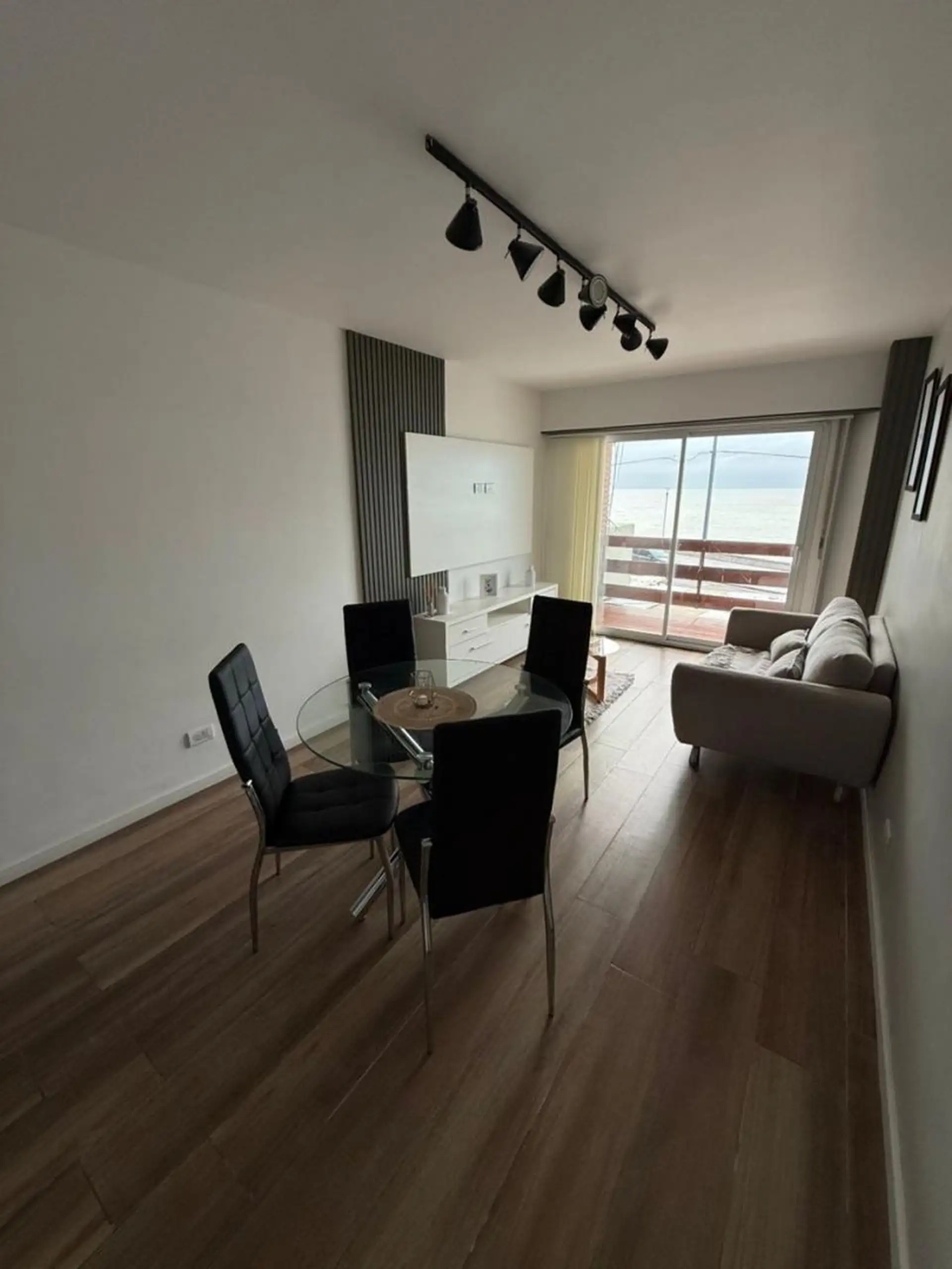 3 AMBIENTES RECICLADO FRENTE AL MAR CON TERRAZA PROPIA Y VISTA PLENA