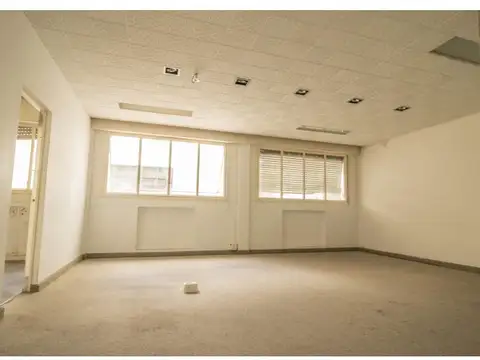 Oficina de 7 despachos en Monserrat - Orientación Norte - 150m²