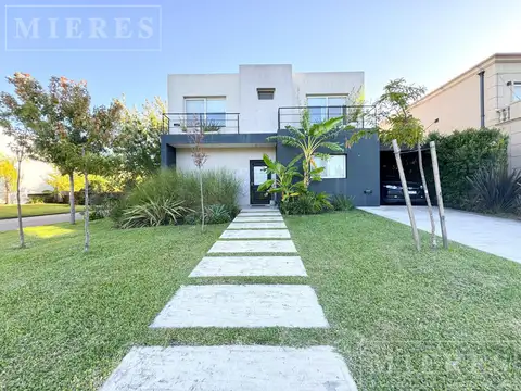 Casa en venta sobre lote interno en Las Tipas, Nordelta.