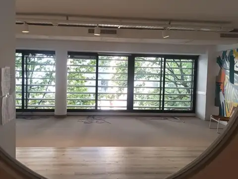 Oficina en Alquiler con 2 cocheras