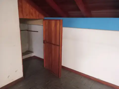 Casa en Alquiler con 5 cocheras