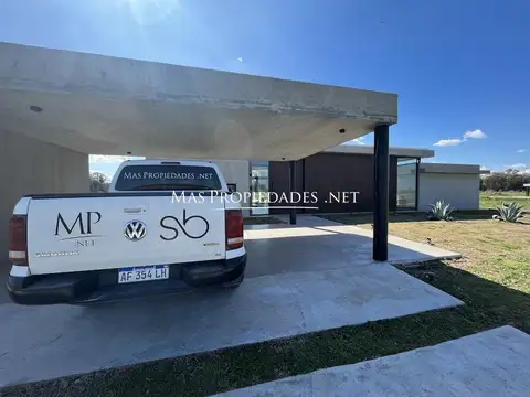 Venta Casa al Golf en Villa Maria 4 Dormitorios Canning