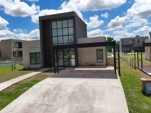 Casa 5 ambientes  estrenar en el aljibe con pileta