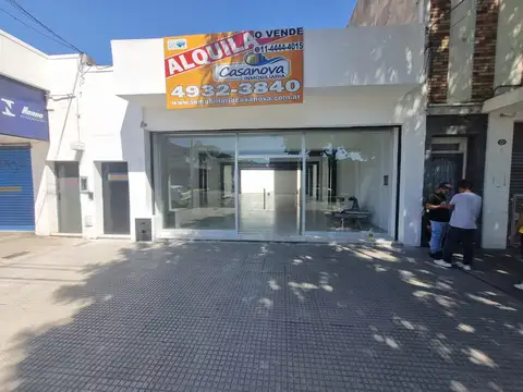 LOCAL de 271m2 EN ALQUILER EN PLENA AVENIDA