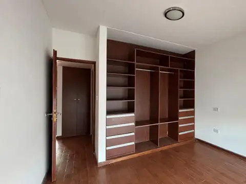 Departamento de 2 dormitorios con balcón y terraza