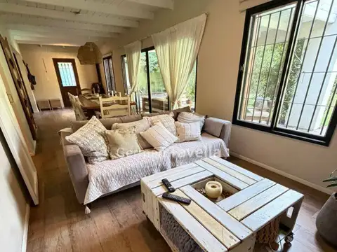 ALQUILER Casa 3 Ambientes con parque y pileta, Parque Leloir, Ituzaingó.