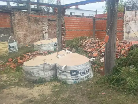 SE VENDE LOTE EN CALLE LA RIOJA 4206