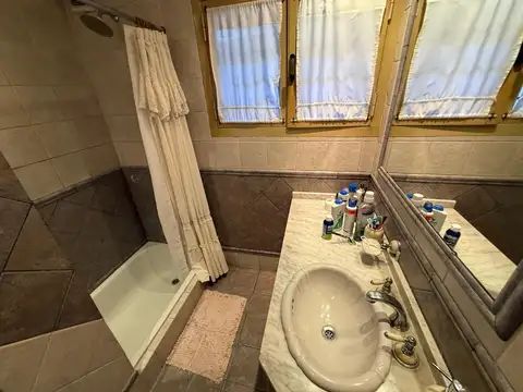 Venta casa 7 ambientes Temperley pileta parque apto credito