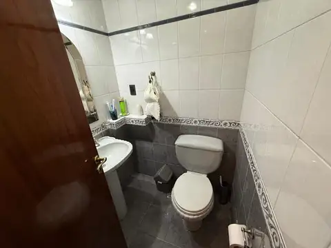 Casa 5 ambientes con 4 baños