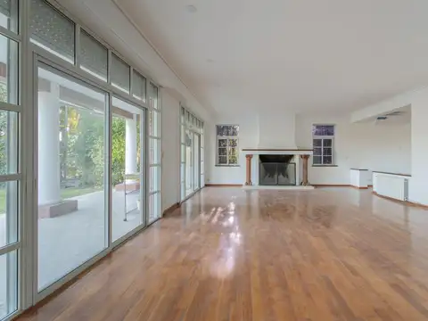 Casa 8 ambientes con 4 baños